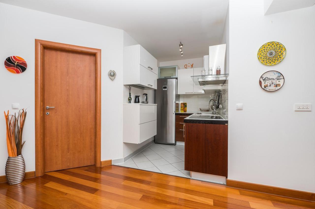 Irisa Art Apartment